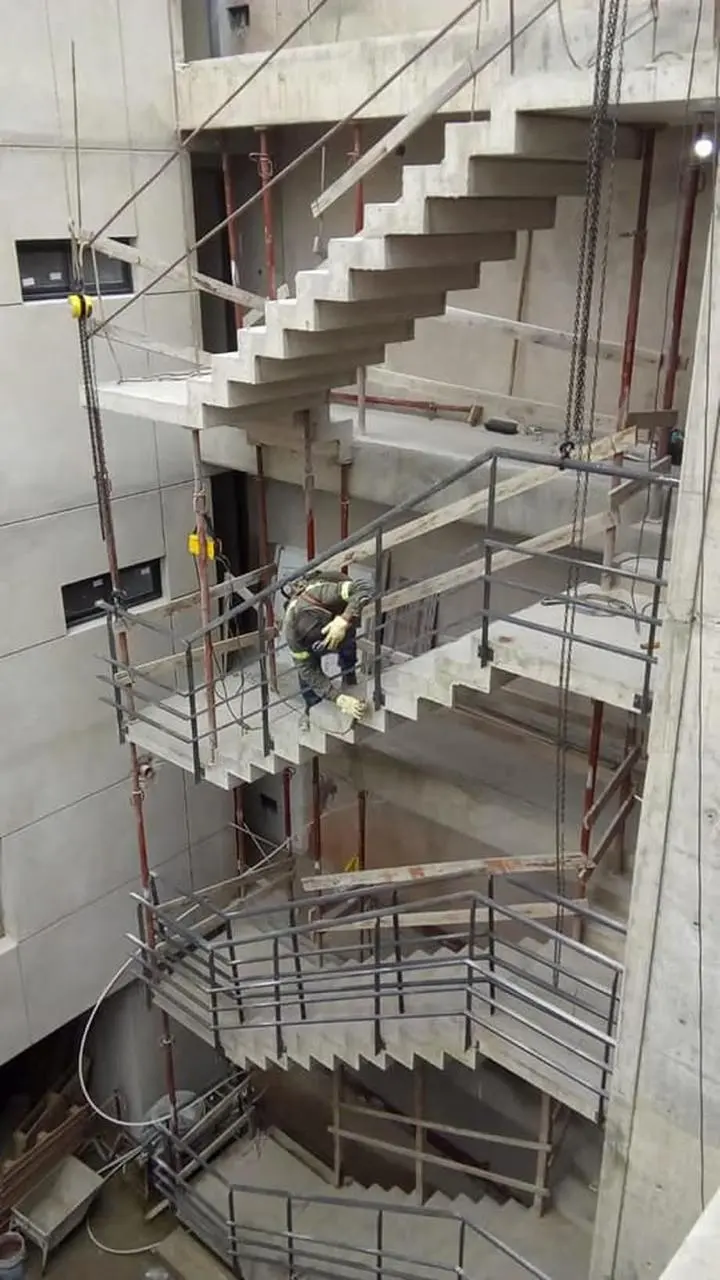 Instalacion de pasamano en escalera