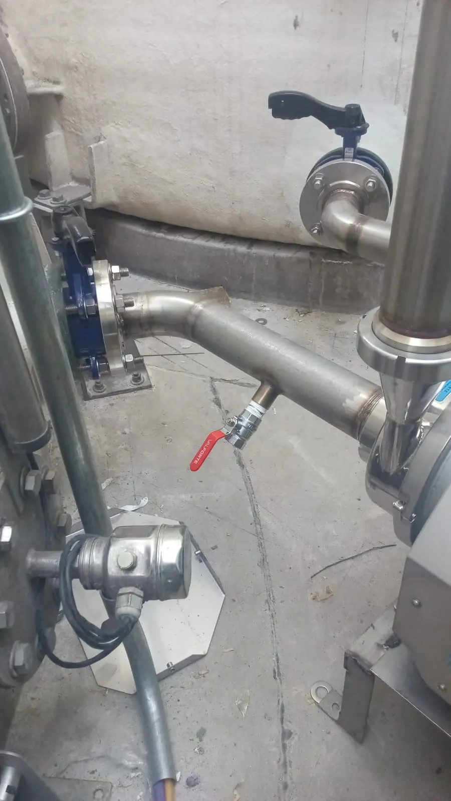 Prefabricación y montaje de línea de proceso en acero inoxidable